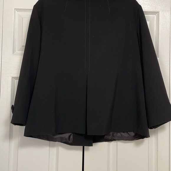EUC Larry Levine stretch blazer. size 16. Black. Large button tailored details - Picture 10 of 10